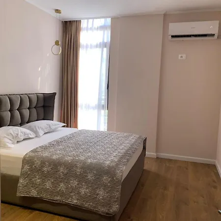 Square Apartment